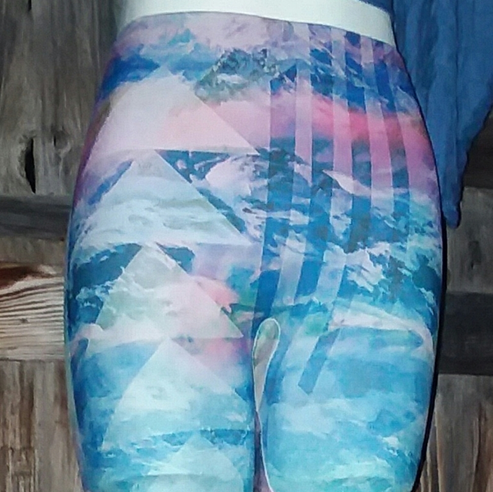 Mountain colors of winter. Leggings. One Size